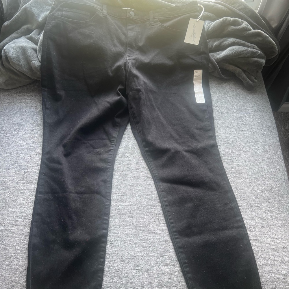 Universal Threads black straight leg jeans size 18.